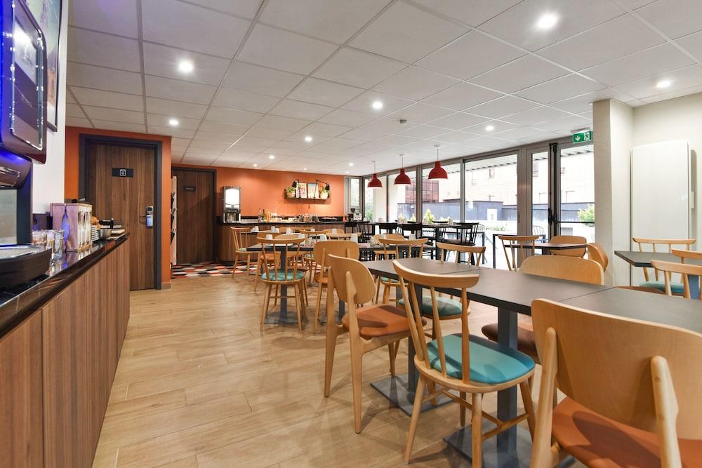 restaurant cafeteria