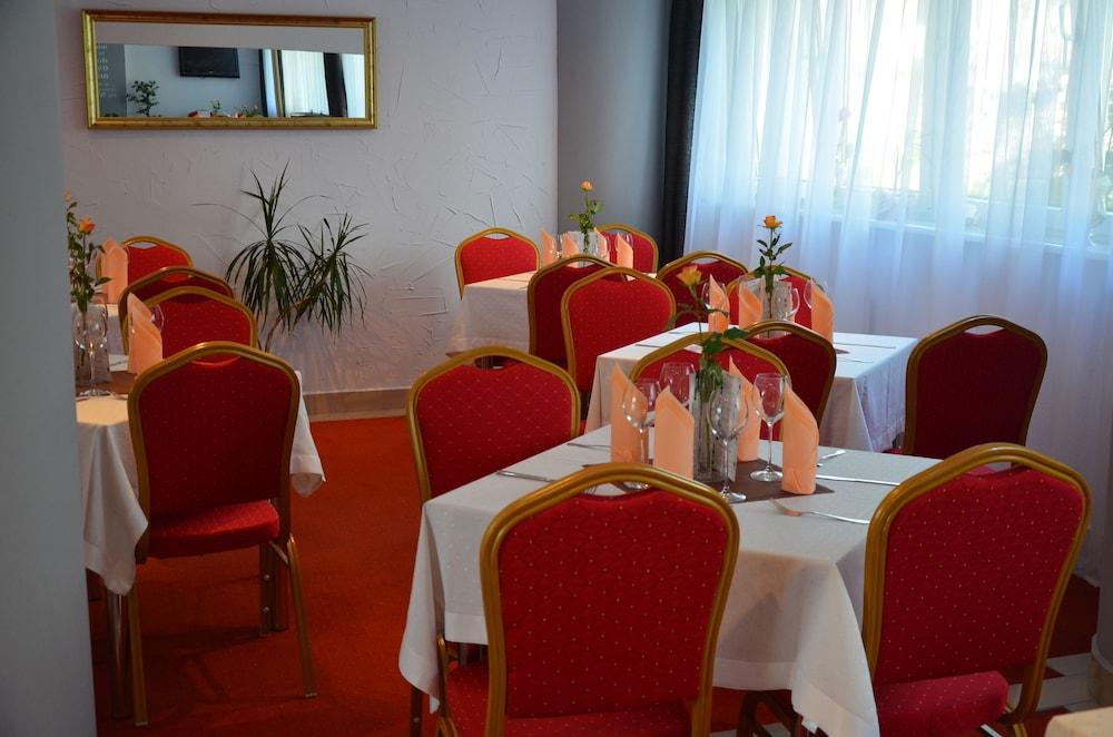 restaurant-cafeteria
