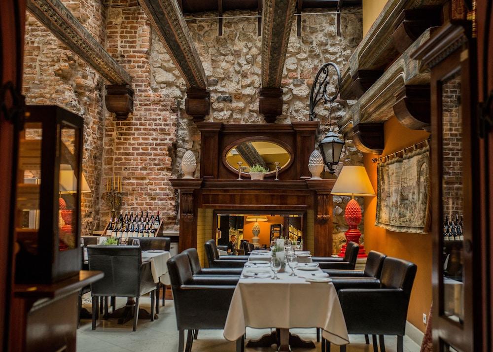 restaurant cafeteria
