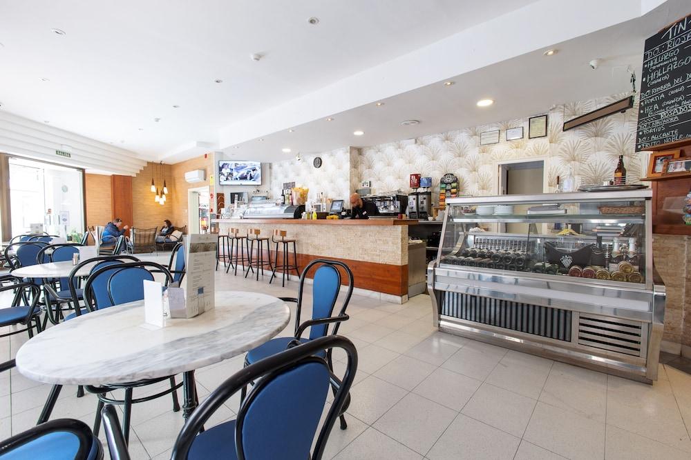 restaurant-cafeteria