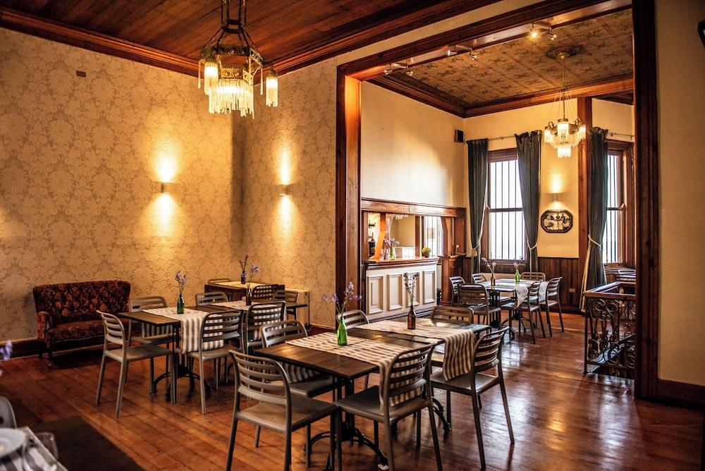 restaurant cafeteria