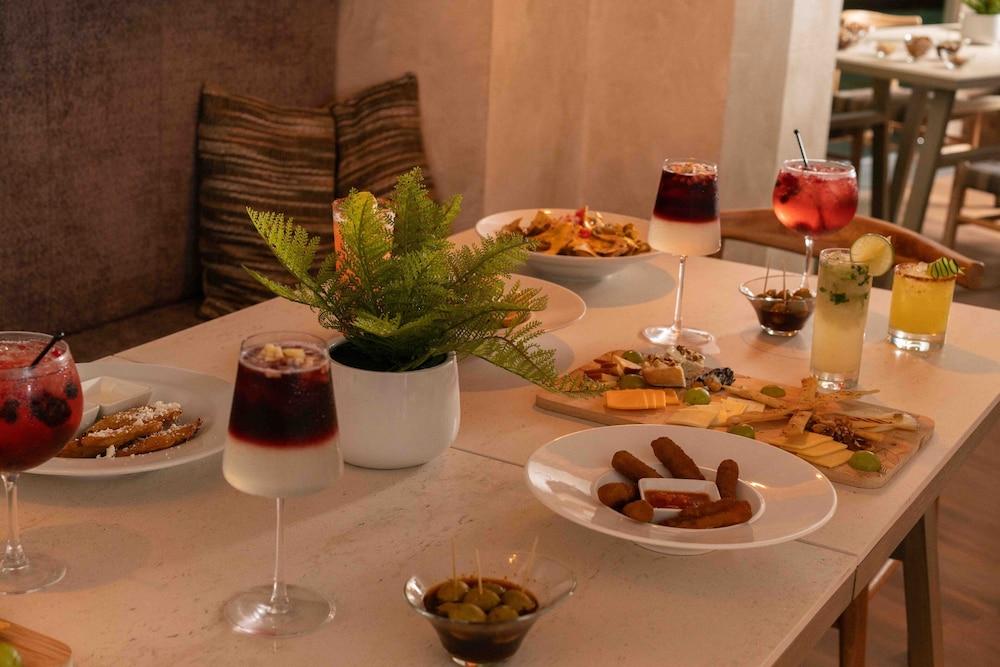 restaurant cafeteria