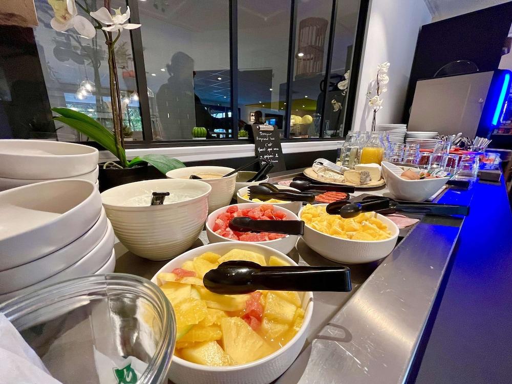 restaurant cafeteria