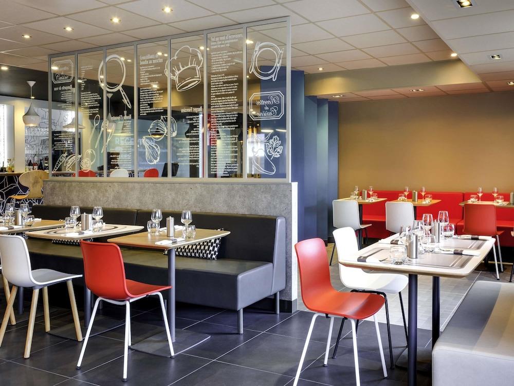 restaurant cafeteria
