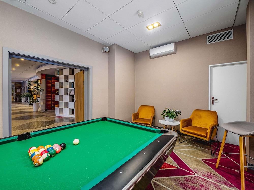 swimming pool spa