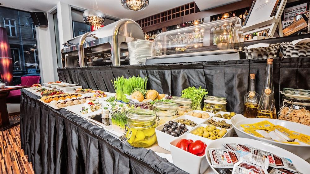 restaurant cafeteria