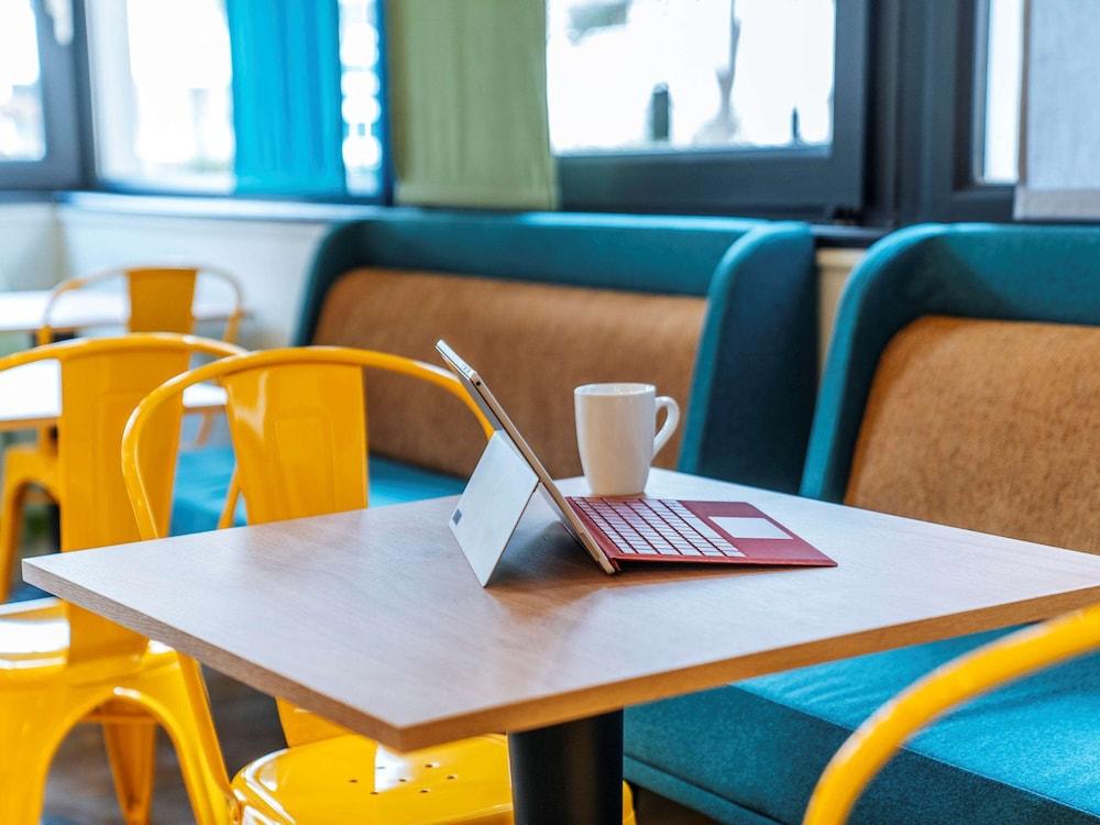 restaurant cafeteria