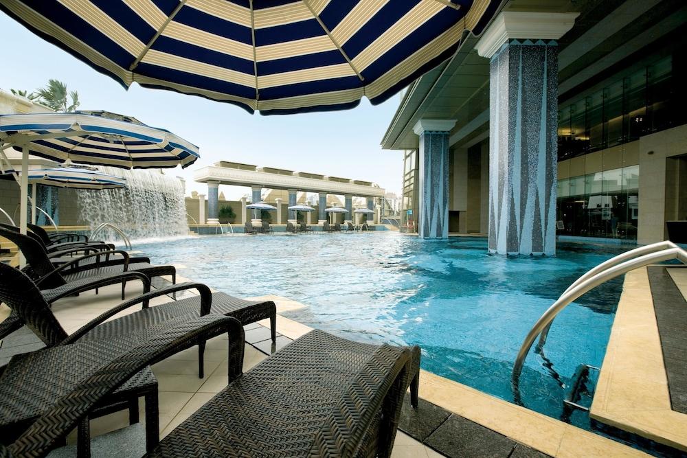swimming pool spa