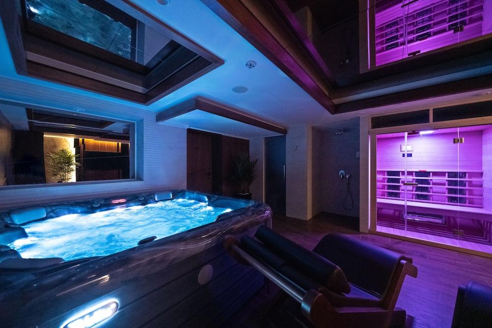 swimming pool spa