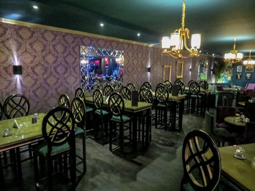 restaurant cafeteria