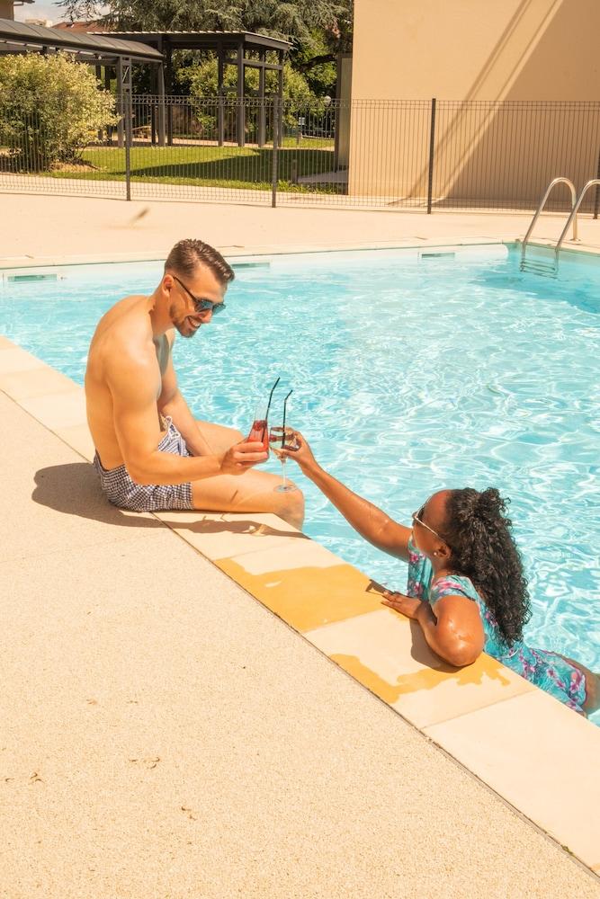 swimming pool spa