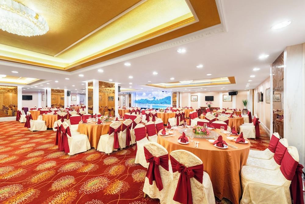 restaurant cafeteria