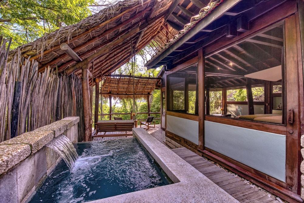 swimming pool spa