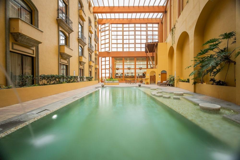swimming pool spa