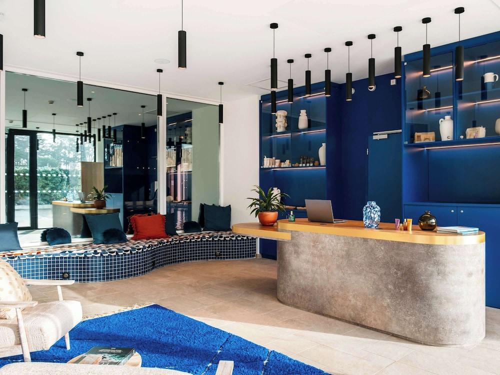 lobby