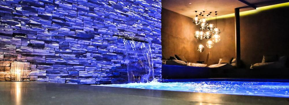 swimming pool spa