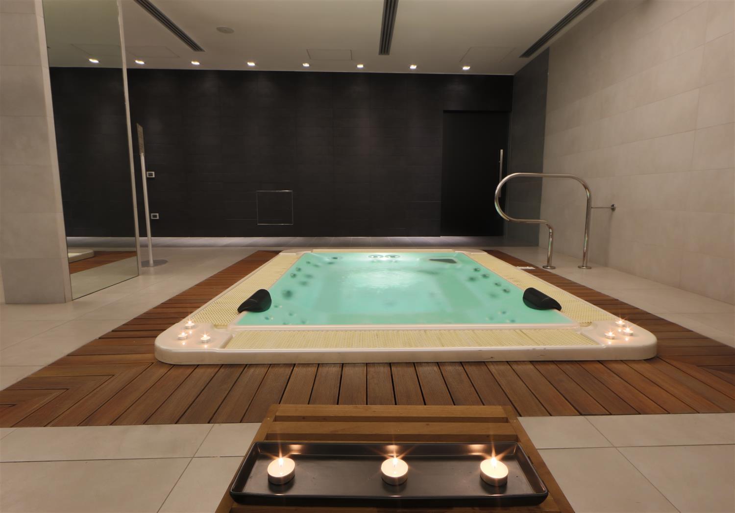 swimming pool spa