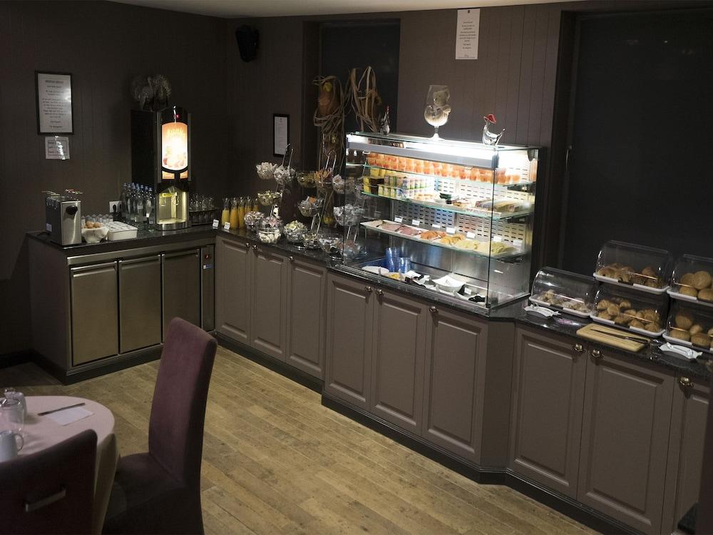 restaurant cafeteria