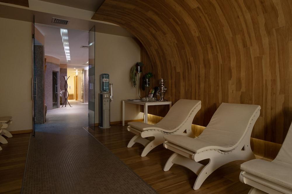 swimming pool spa