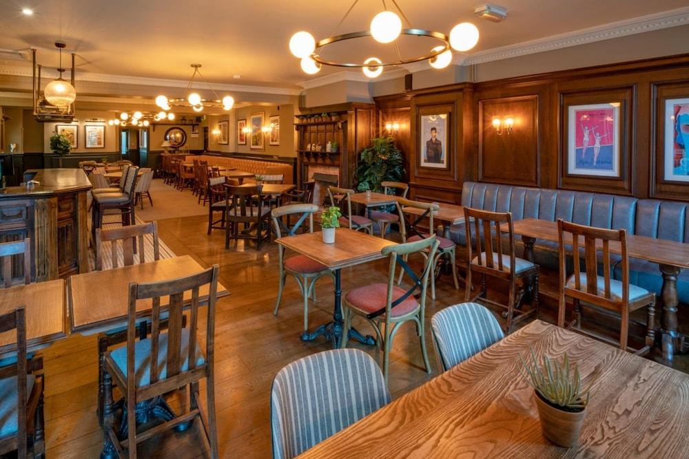 restaurant cafeteria