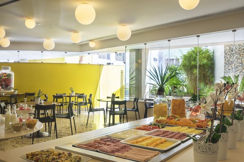 restaurant cafeteria