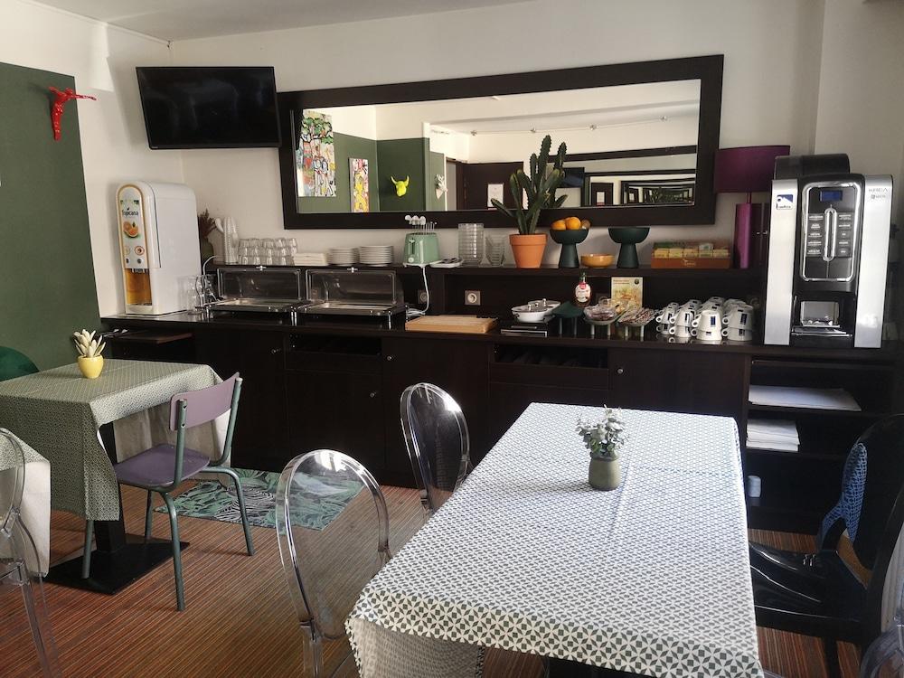restaurant-cafeteria