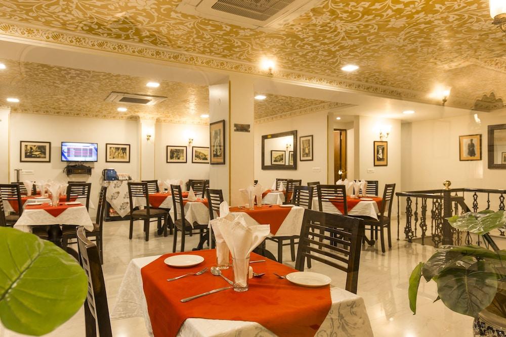 restaurant cafeteria