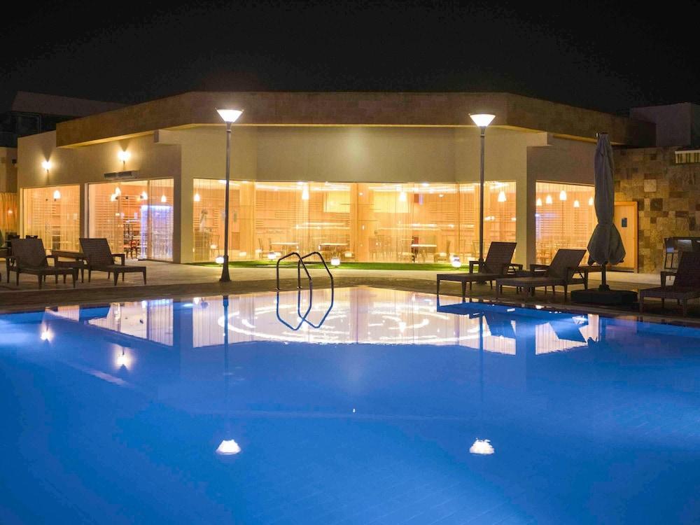 swimming pool spa