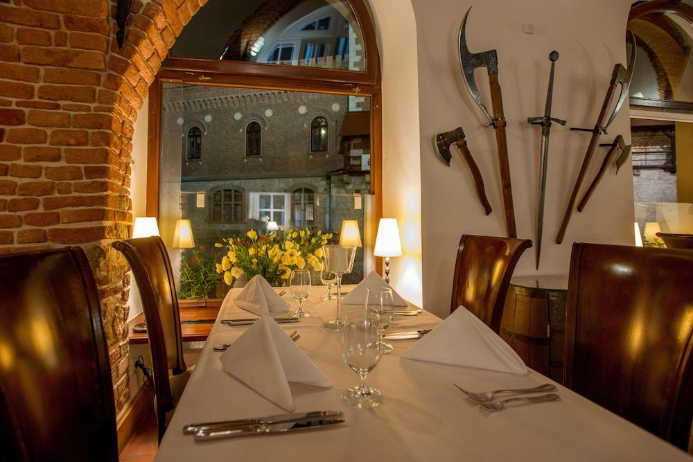 restaurant cafeteria