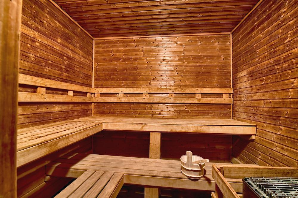 swimming pool spa