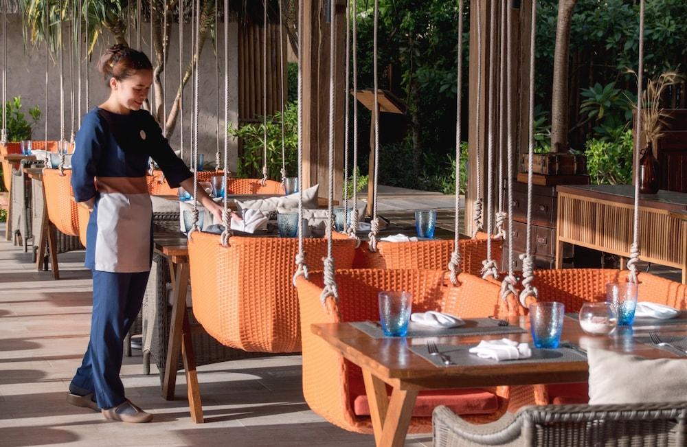 restaurant cafeteria