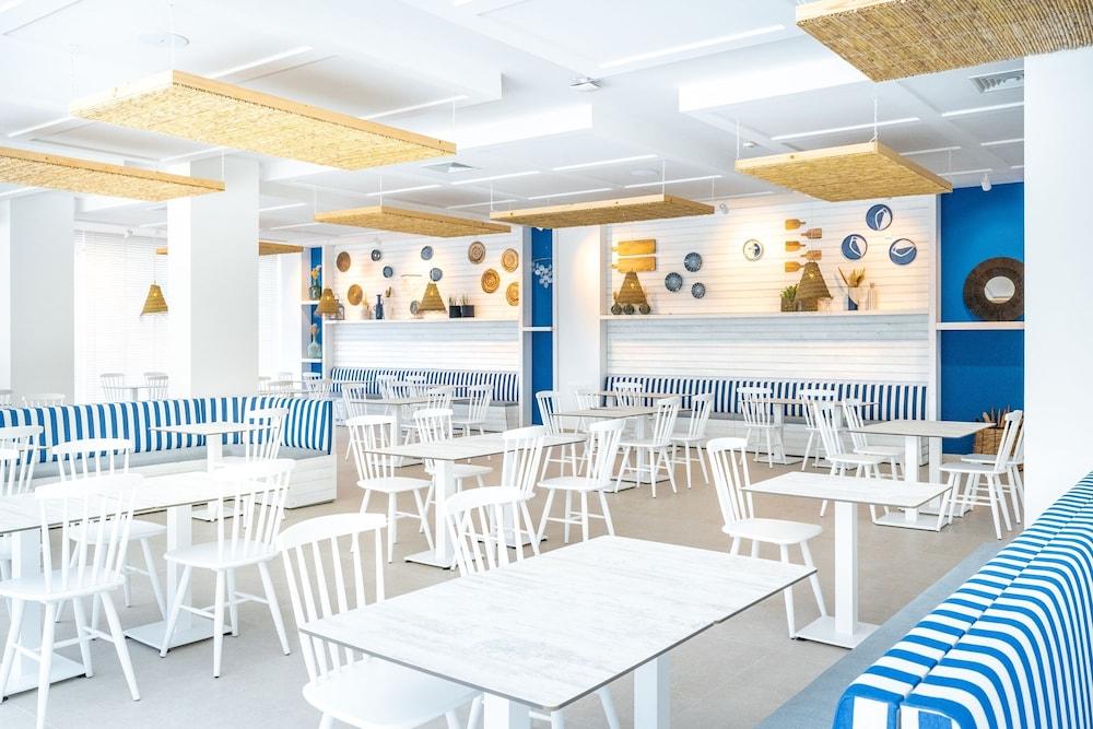 restaurant cafeteria