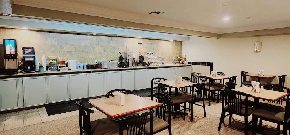 restaurant cafeteria