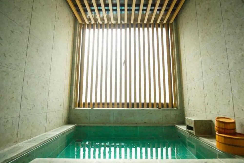 swimming pool spa