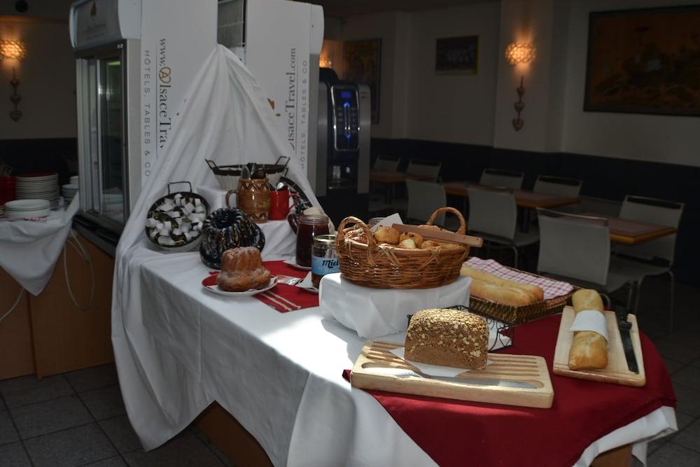 restaurant cafeteria