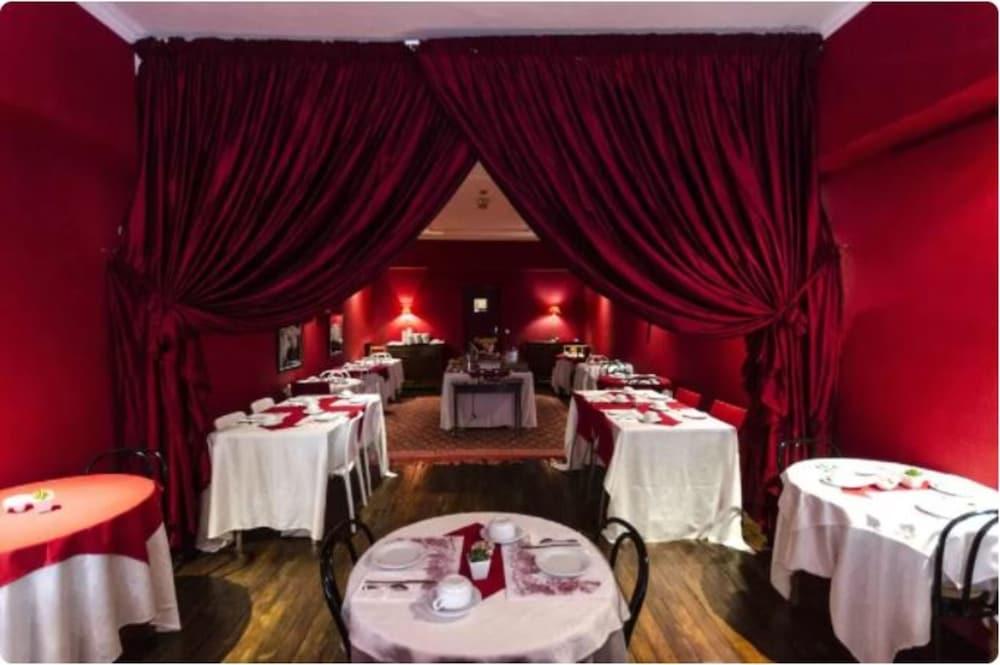 restaurant cafeteria