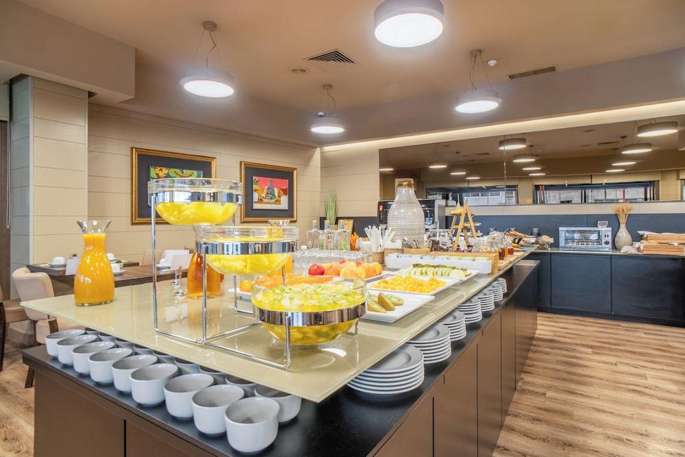 restaurant cafeteria
