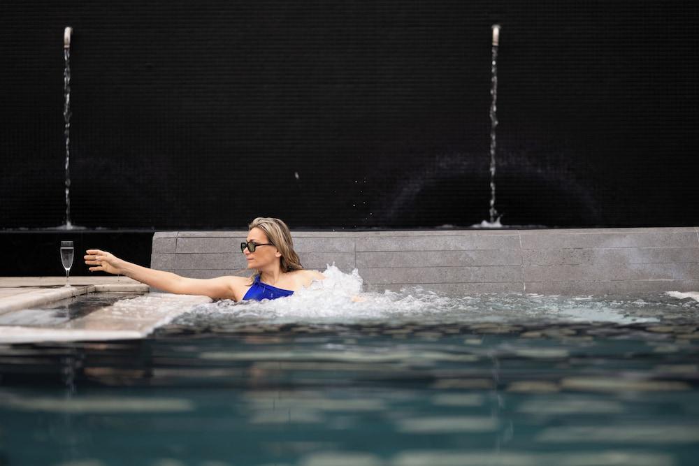 swimming pool spa