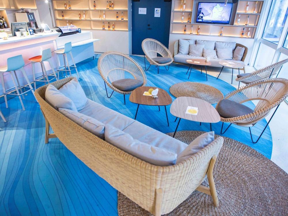 swimming pool spa