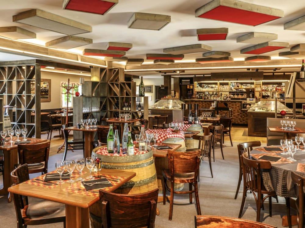 restaurant cafeteria