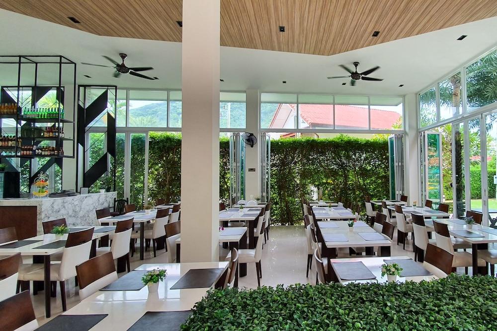 restaurant cafeteria