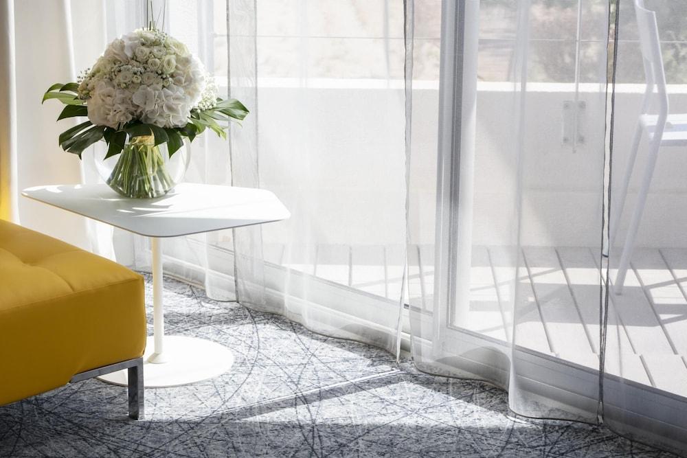 swimming pool spa