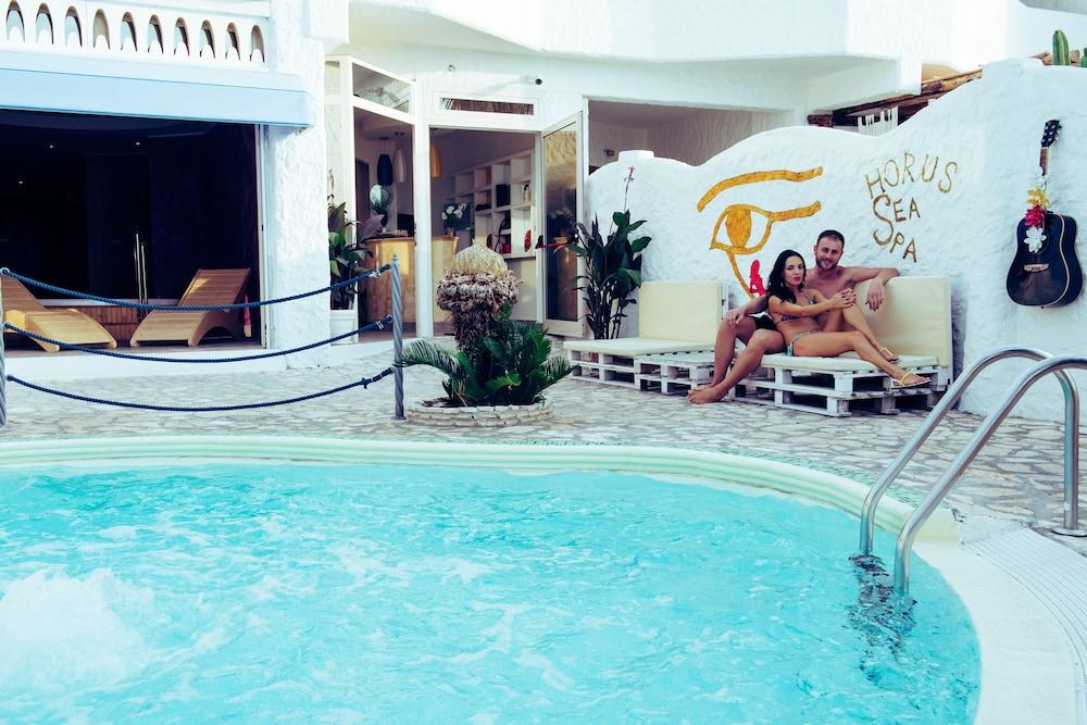 swimming pool spa