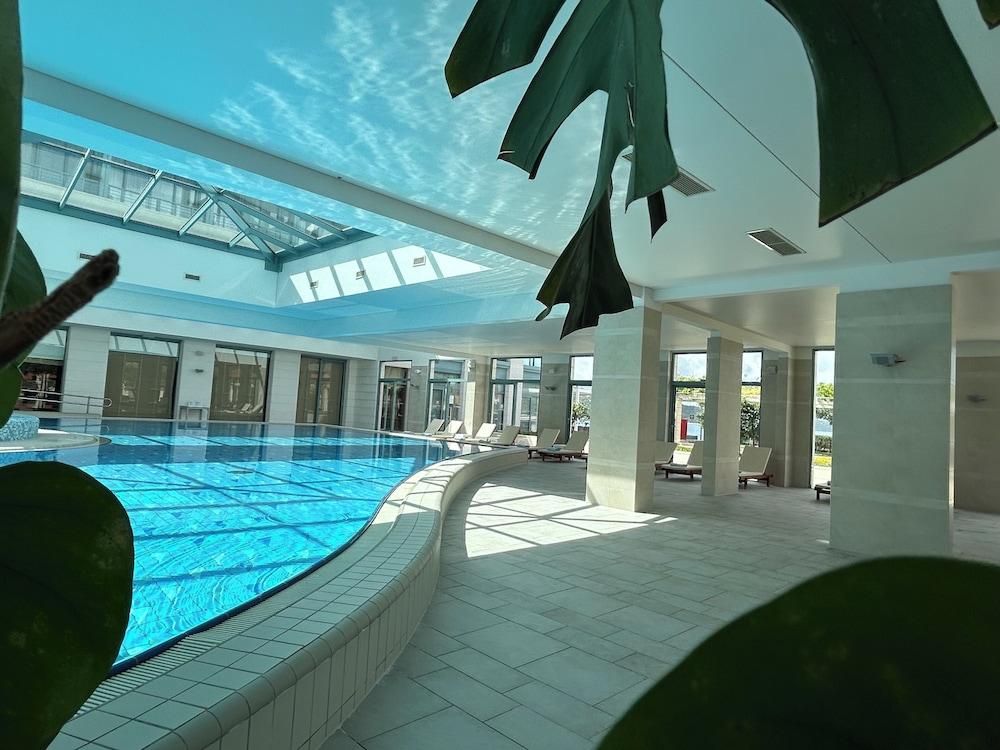 swimming pool spa