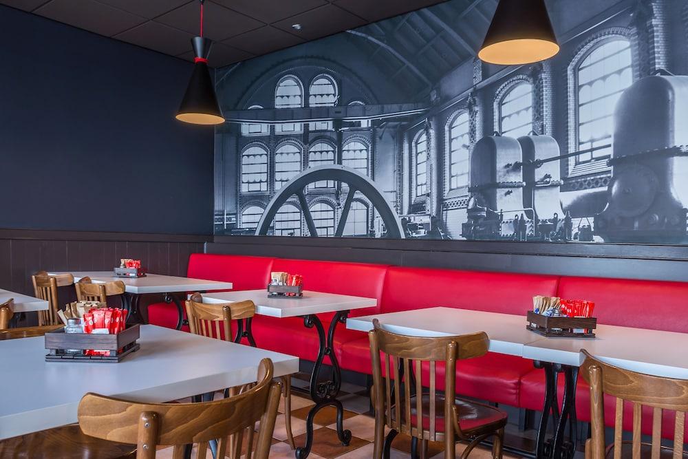 restaurant cafeteria