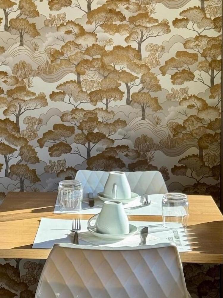 restaurant cafeteria