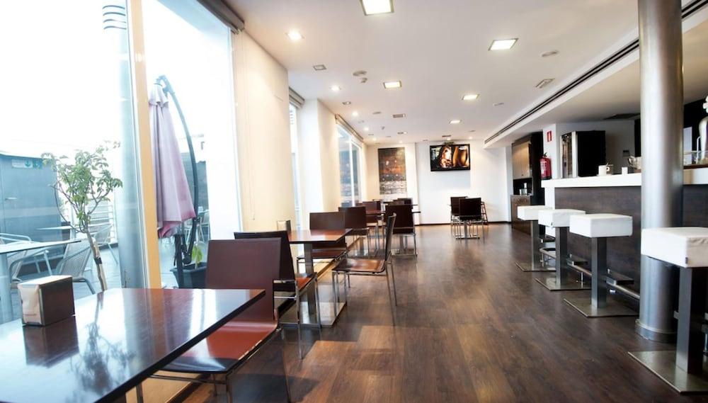 restaurant-cafeteria