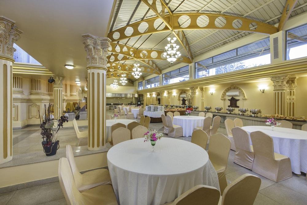 restaurant cafeteria