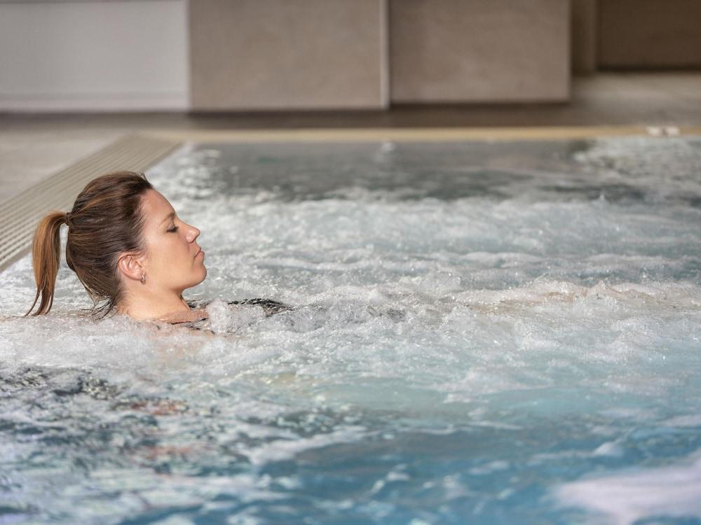 swimming pool spa