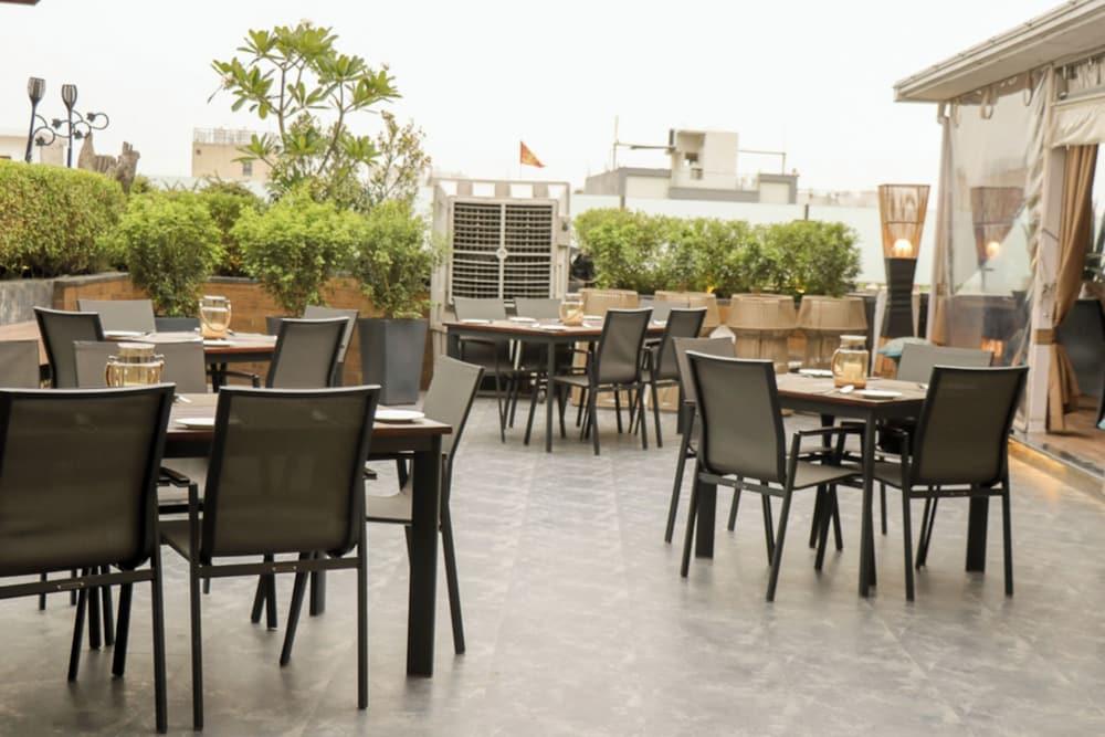 restaurant cafeteria